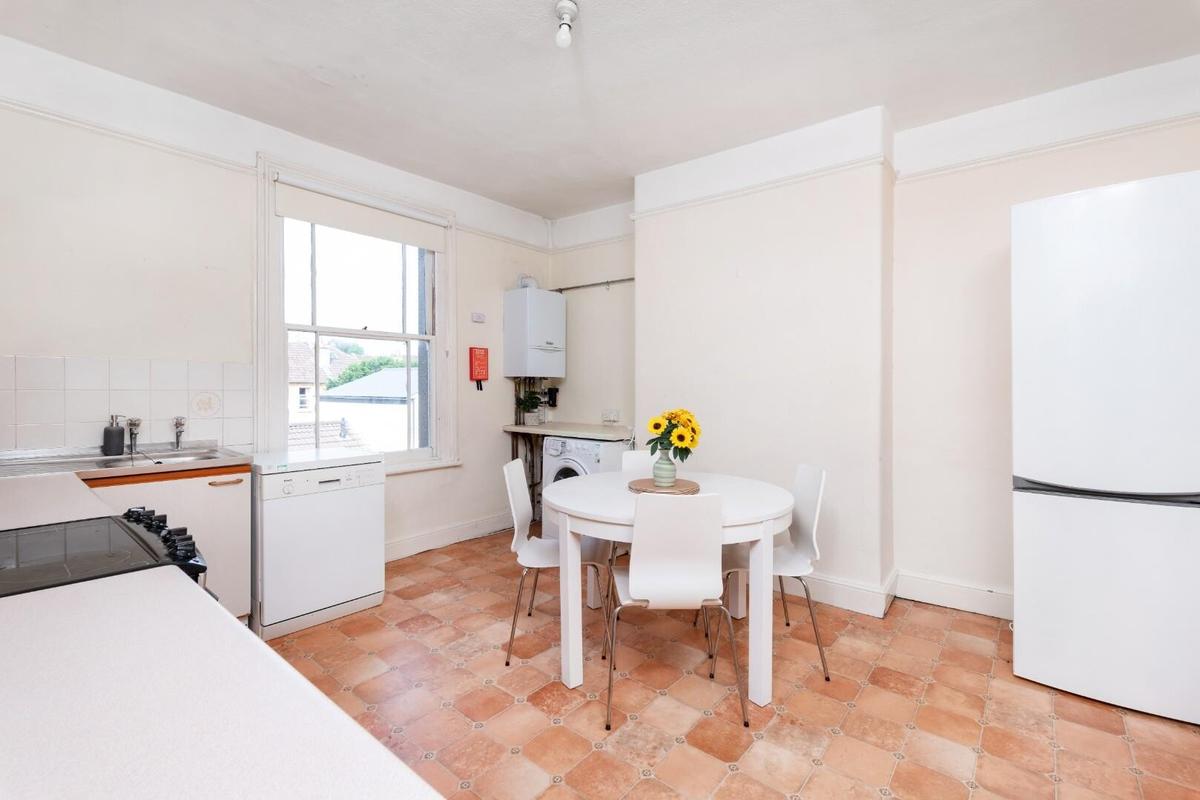 3 bedroom apartment for rent Chelsea Road, Bath, BA1 3DU UniHomes