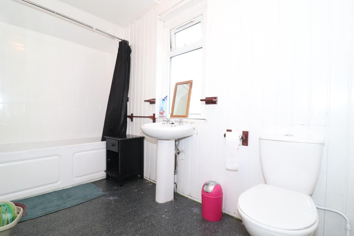 3 bedroom apartment for rent Whitchurch Road, Cardiff, CF14 3LX UniHomes