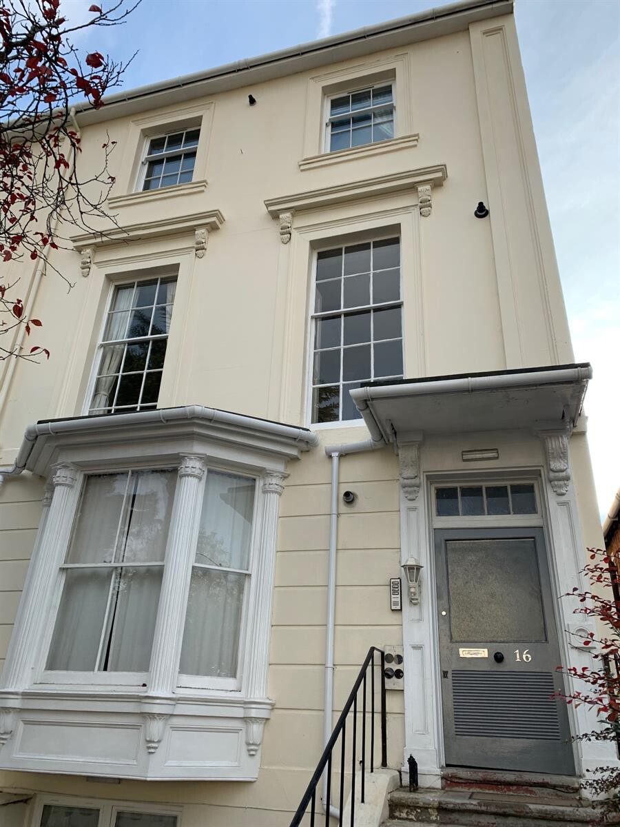 2 bedroom apartment on 16 Leam Terrace, Town Centre, Leamington Spa
