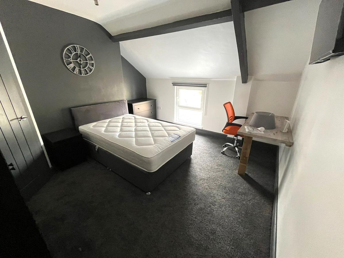 7 bedroom house on Bryn Road, Brynmill, Swansea