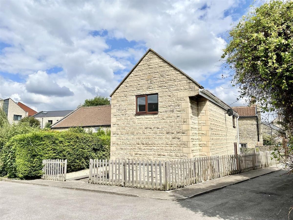 3 bedroom house for rent Twerton Farm Close, Bath, BA2 1BL UniHomes