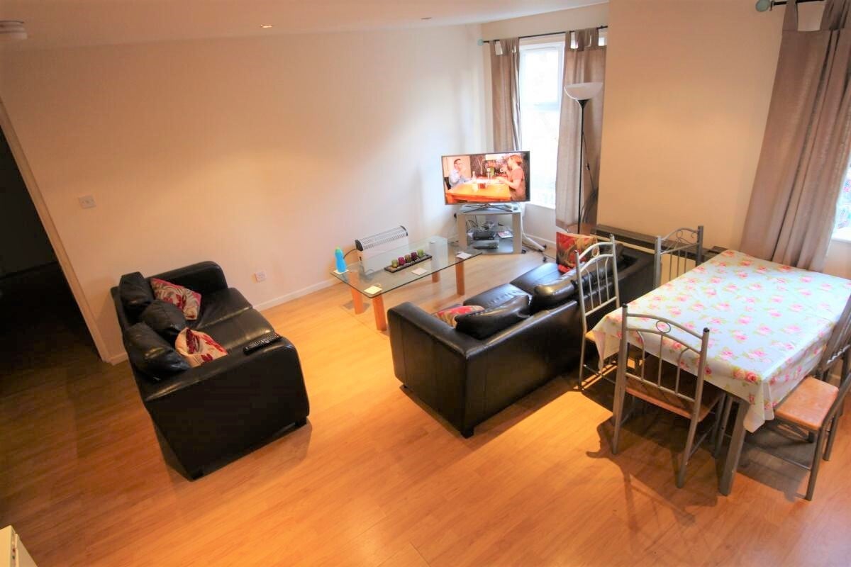 6 bedroom apartment for rent Cardigan Road, Leeds, LS6 1EB UniHomes