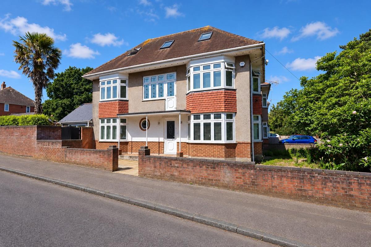 6 bedroom house on Lydford Road, Ensbury Park, Bournemouth