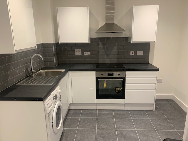 2 bedroom apartment on The Balbirs, Portswood Road, The Polygon, Southampton