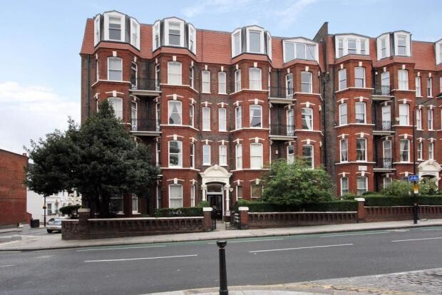 4 bedroom apartment on Sandwell Mansions, Camden, London