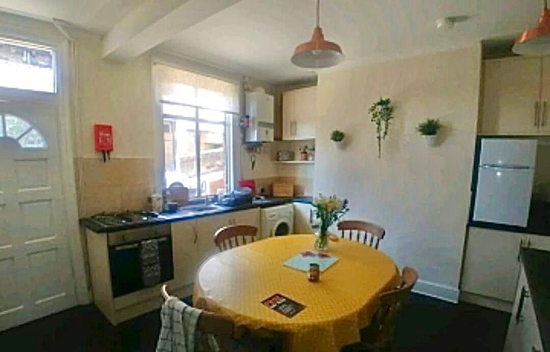 4 bedroom house for rent Wetherby Grove, Leeds, LS4 2JH UniHomes