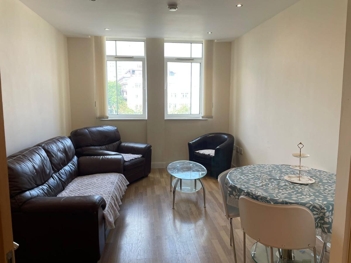2 bedroom apartment on 43 Princess Way Swansea, Brynmill, Swansea