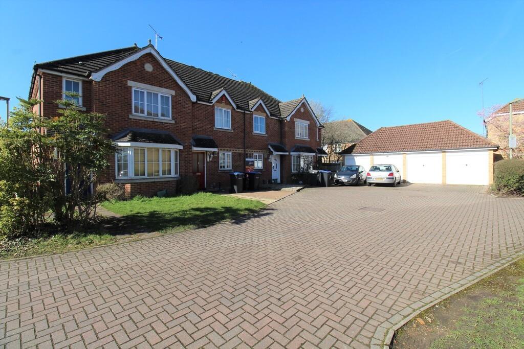 2 bedroom house for rent Nightingale Shott, Surrey, TW20 9SU UniHomes