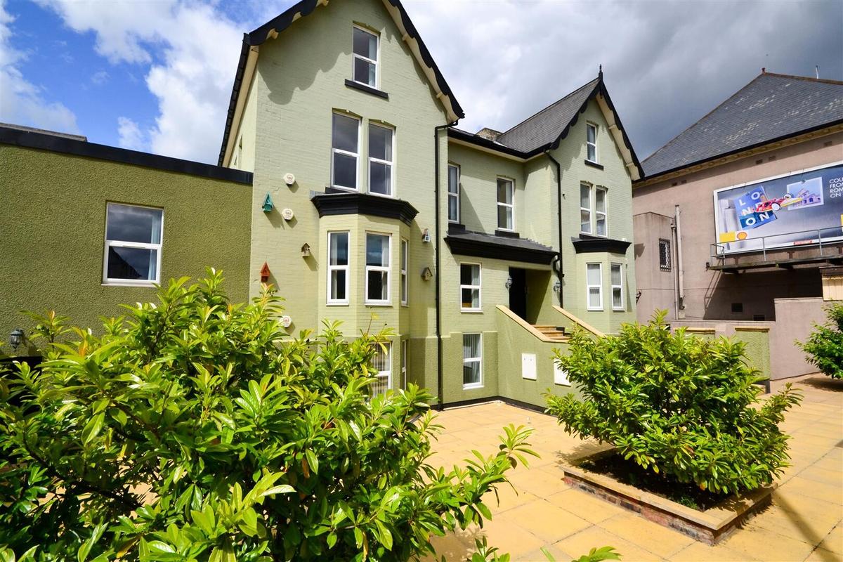 4 bedroom apartment for rent Heaton Road, Newcastle, NE6 1SB UniHomes