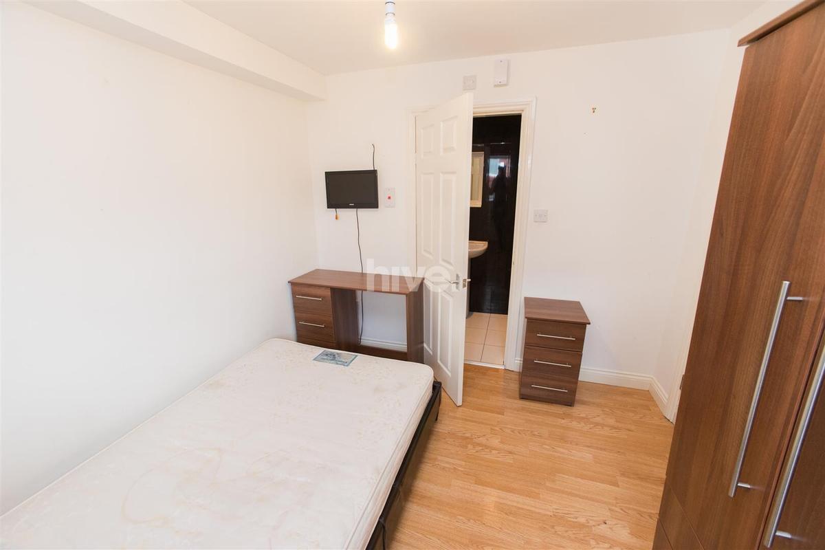 4 bedroom apartment for rent Fenham Road, Newcastle, NE4 5AE UniHomes
