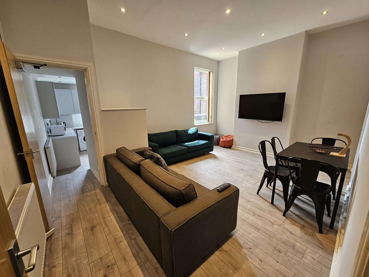 7 bedroom house on Crookesmoor Road, Crookesmoor, Sheffield
