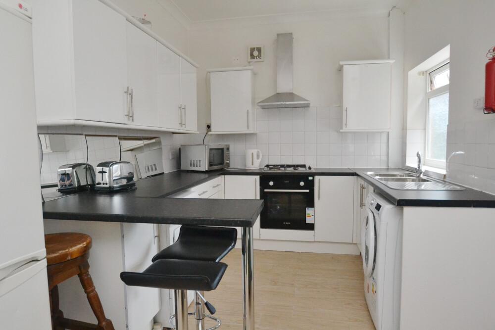 5 bedroom house for rent Standish Road, Manchester, M14 6NP UniHomes