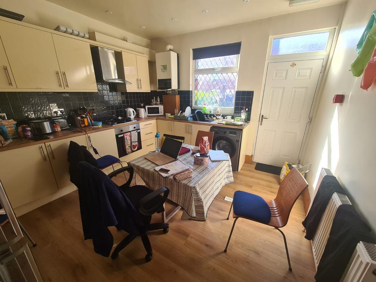 4 bedroom house for rent Hessle Mount, Leeds, LS6 1EP UniHomes