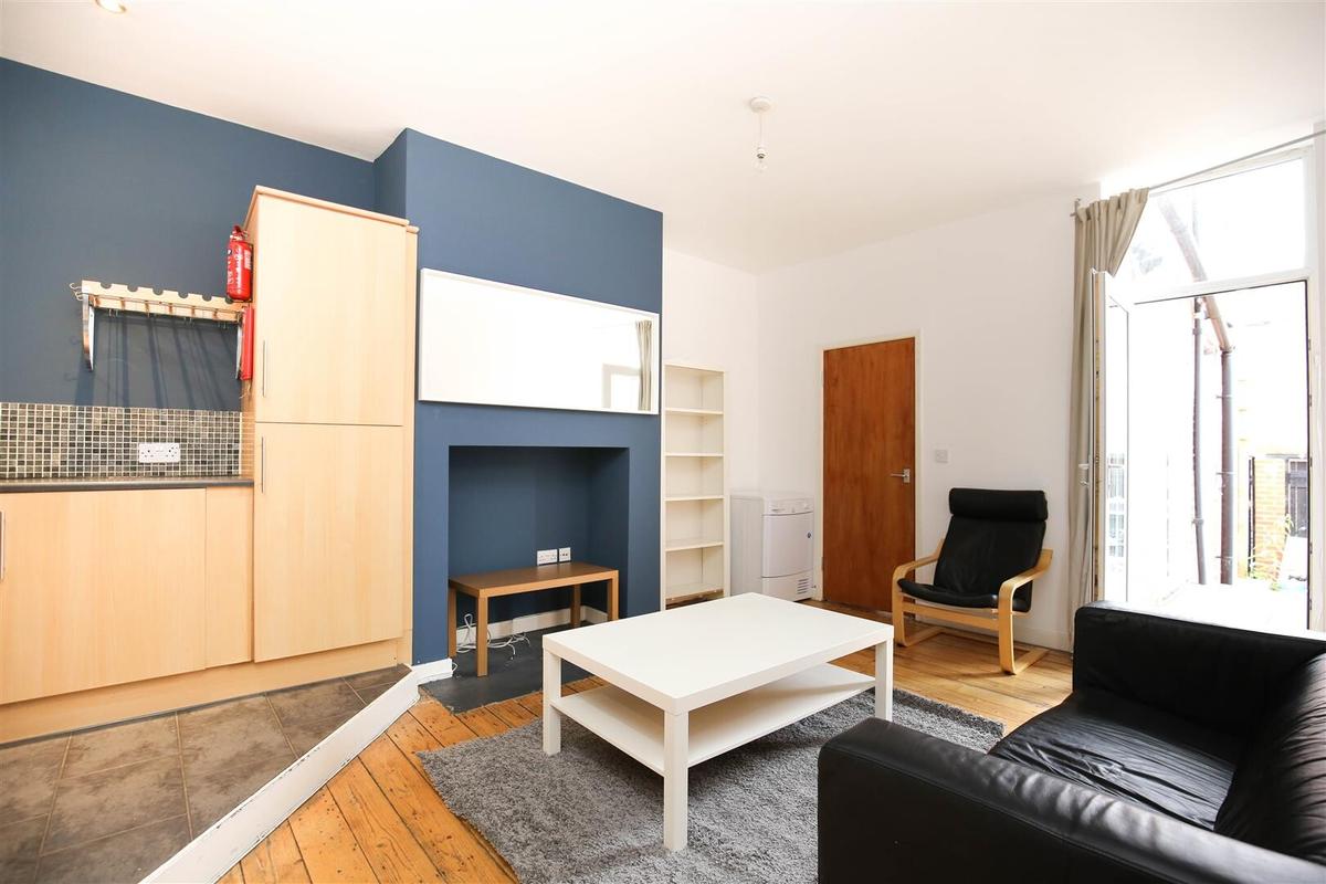 3 bedroom apartment for rent Stratford Road, Newcastle, NE6 5AS UniHomes