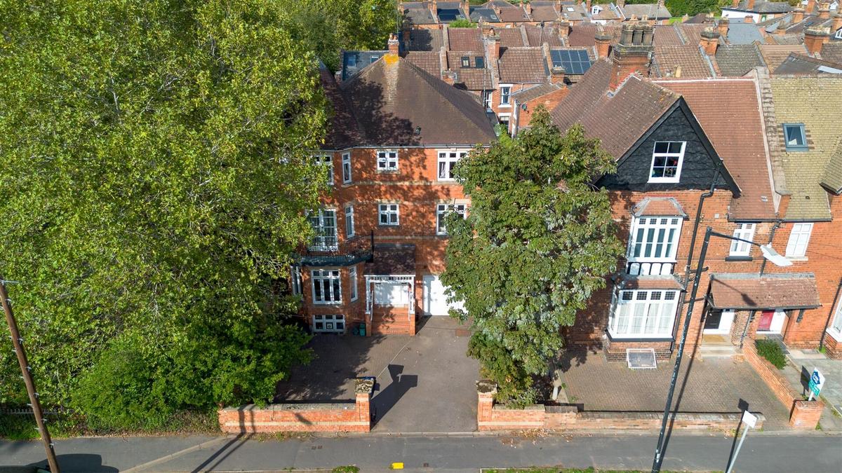 8 bedroom house on Avenue Road, Town Centre, Leamington Spa