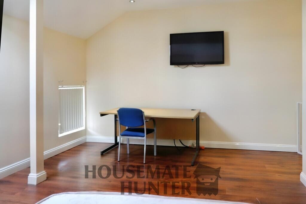 8 bedroom house for rent University Road, Leicester, LE1 7RA UniHomes