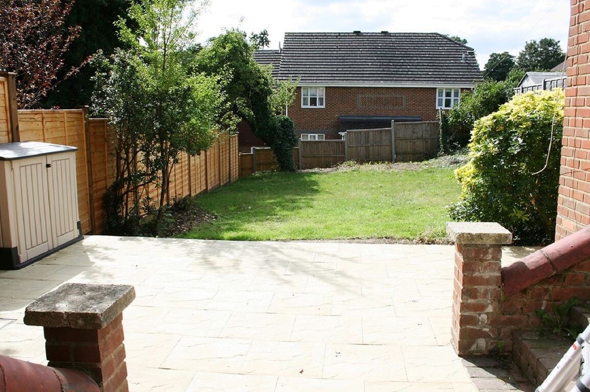 5 bedroom house for rent Manor Road, Surrey, GU2 9NE UniHomes