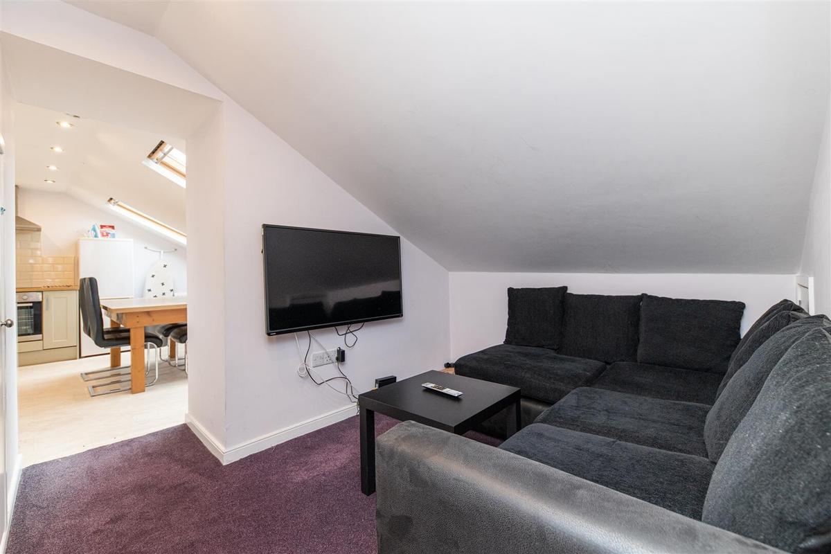 Visual Reference: 3 Bedroom Apartment For Rent St James Street Newcastle Ne1