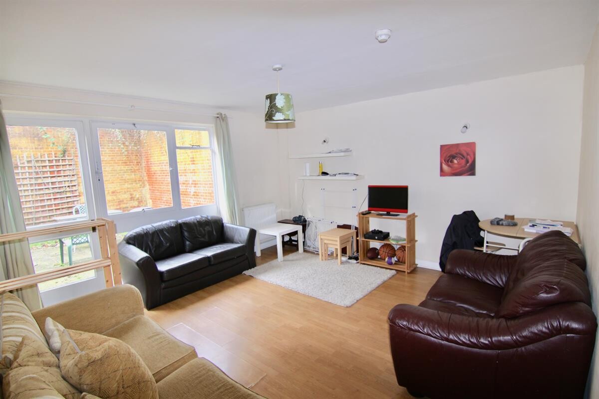 4 bedroom house for rent Guildford Park Avenue, Surrey, GU2 7NN UniHomes