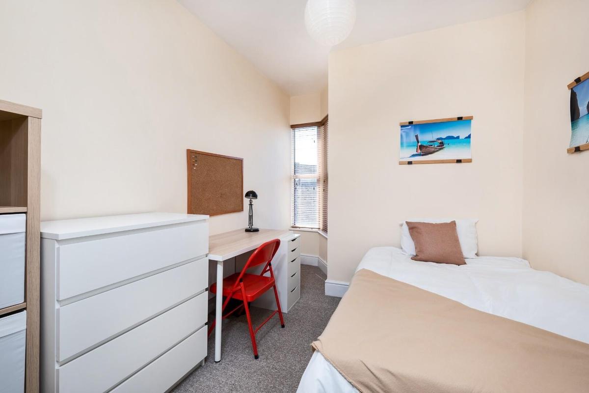 6 bedroom house for rent Triangle North, Bath, BA2 3JB UniHomes