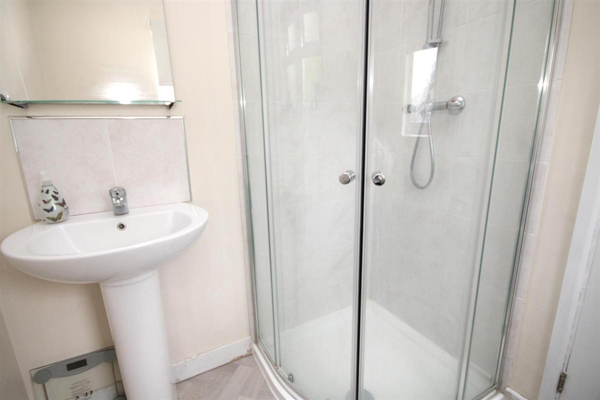 4 bedroom house for rent Blackwell Avenue, Surrey, GU2 8LU UniHomes