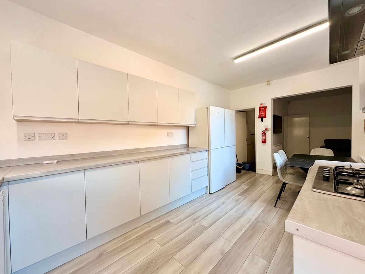 6 bedroom house on Rolleston Drive, Lenton, Nottingham
