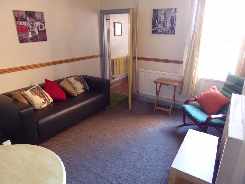 2 bedroom house for rent Tudor Road, Leicester, LE3 5HU UniHomes