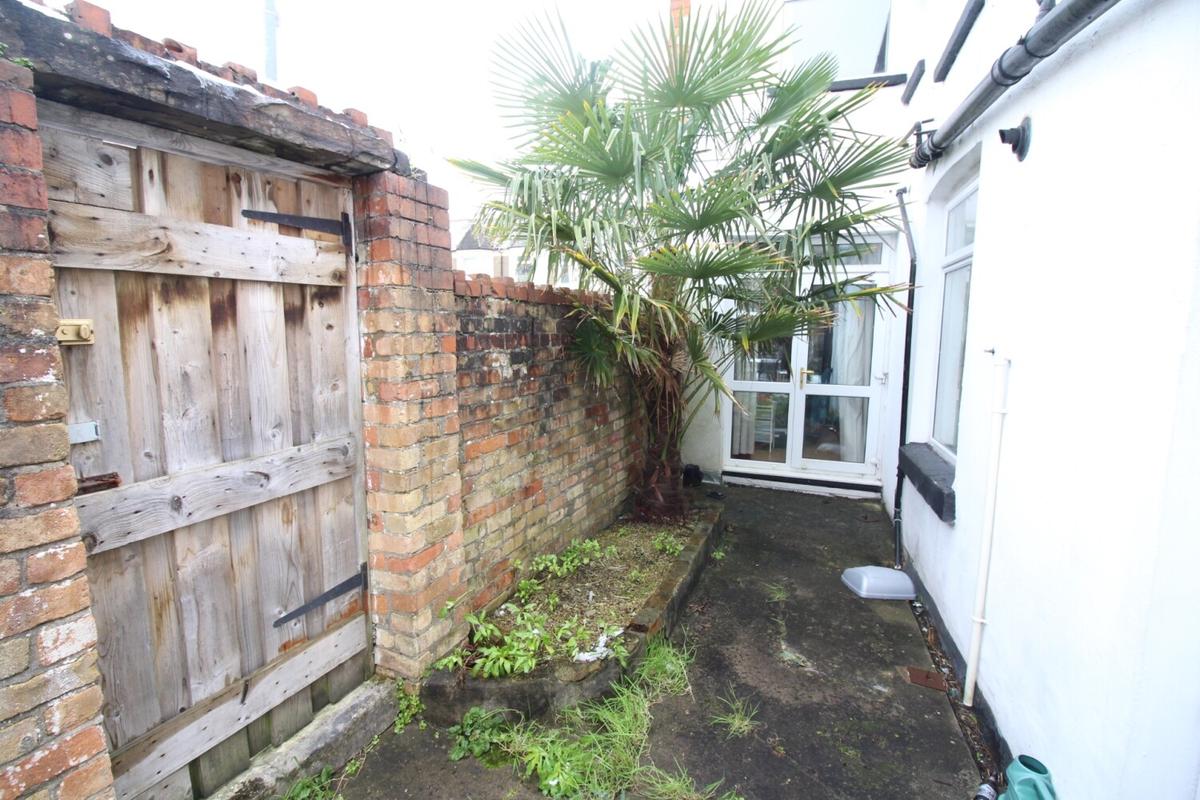 5 bedroom house for rent Tewkesbury Street, Cardiff, CF24 4QS UniHomes