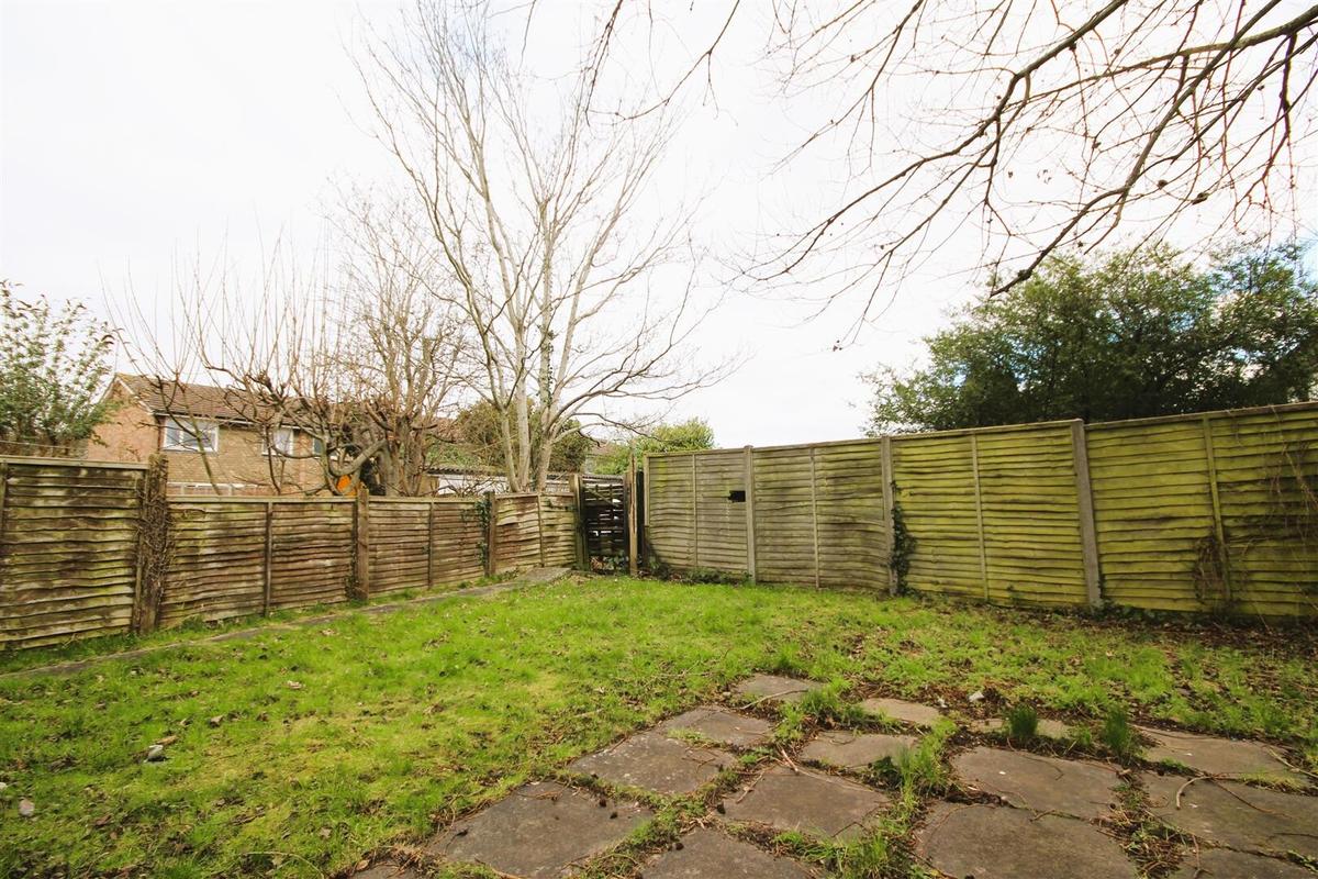 4 bedroom house for rent Guildford Park Avenue, Surrey, GU2 7NH UniHomes