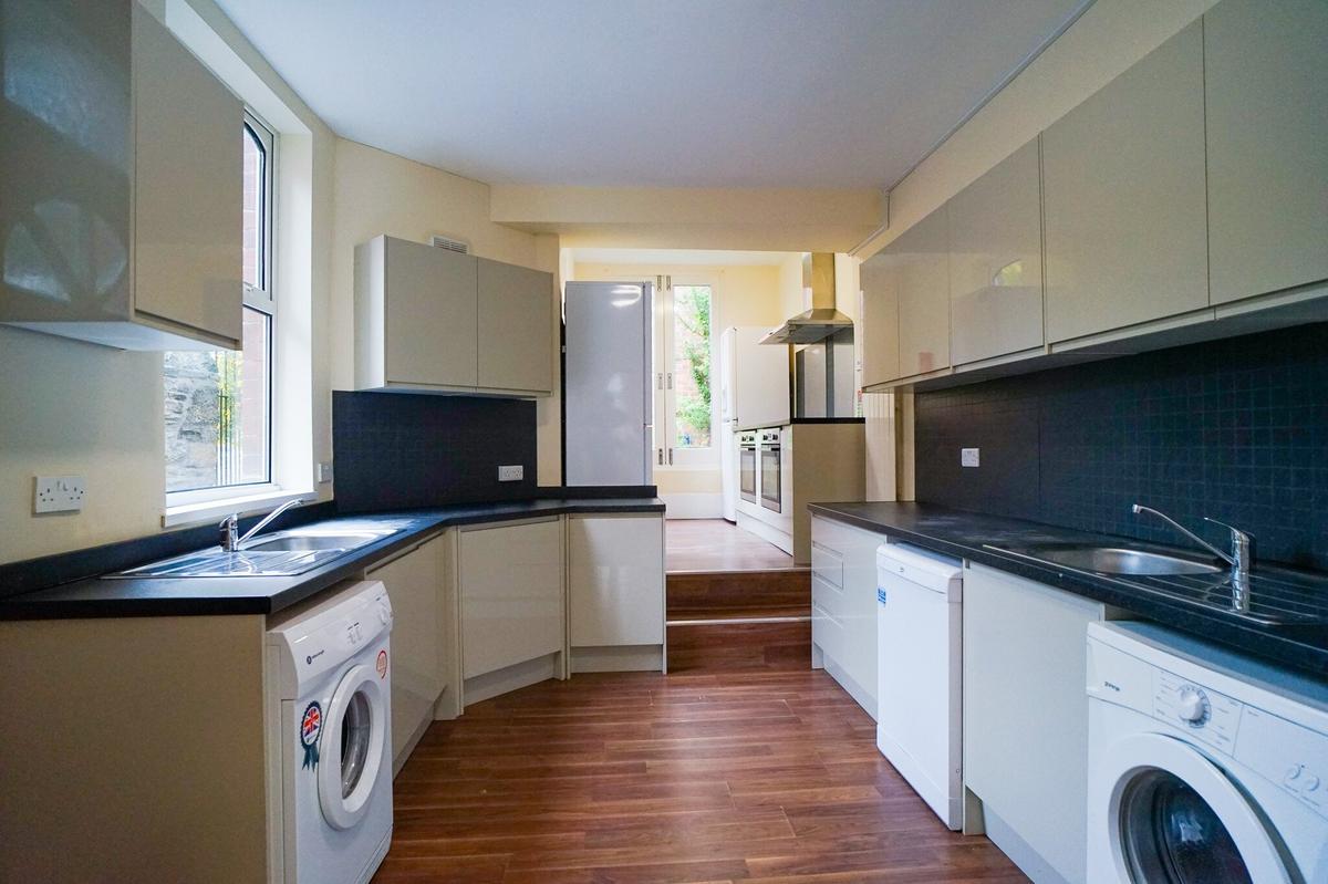9 bedroom house on Crookesmoor Road, Crookesmoor, Sheffield
