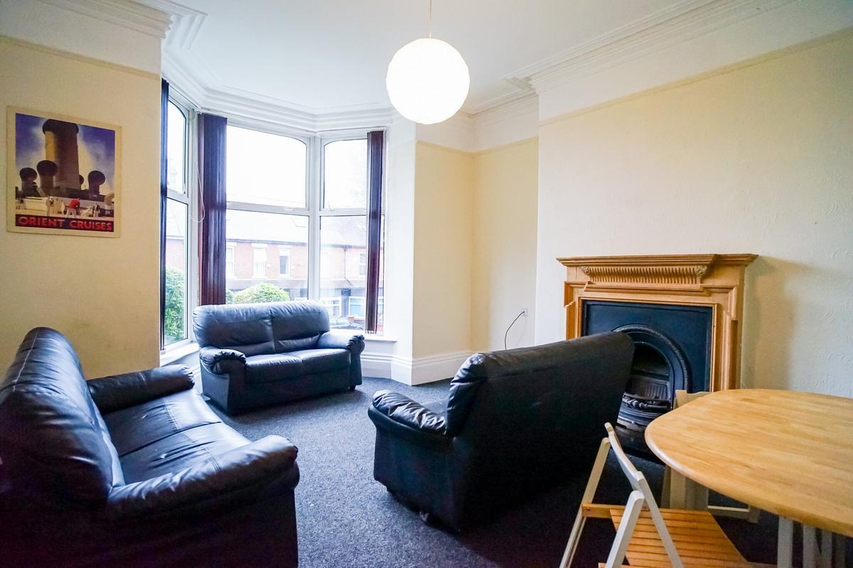 9 bedroom house for rent Crookesmoor Road, Sheffield, S10 1BH UniHomes