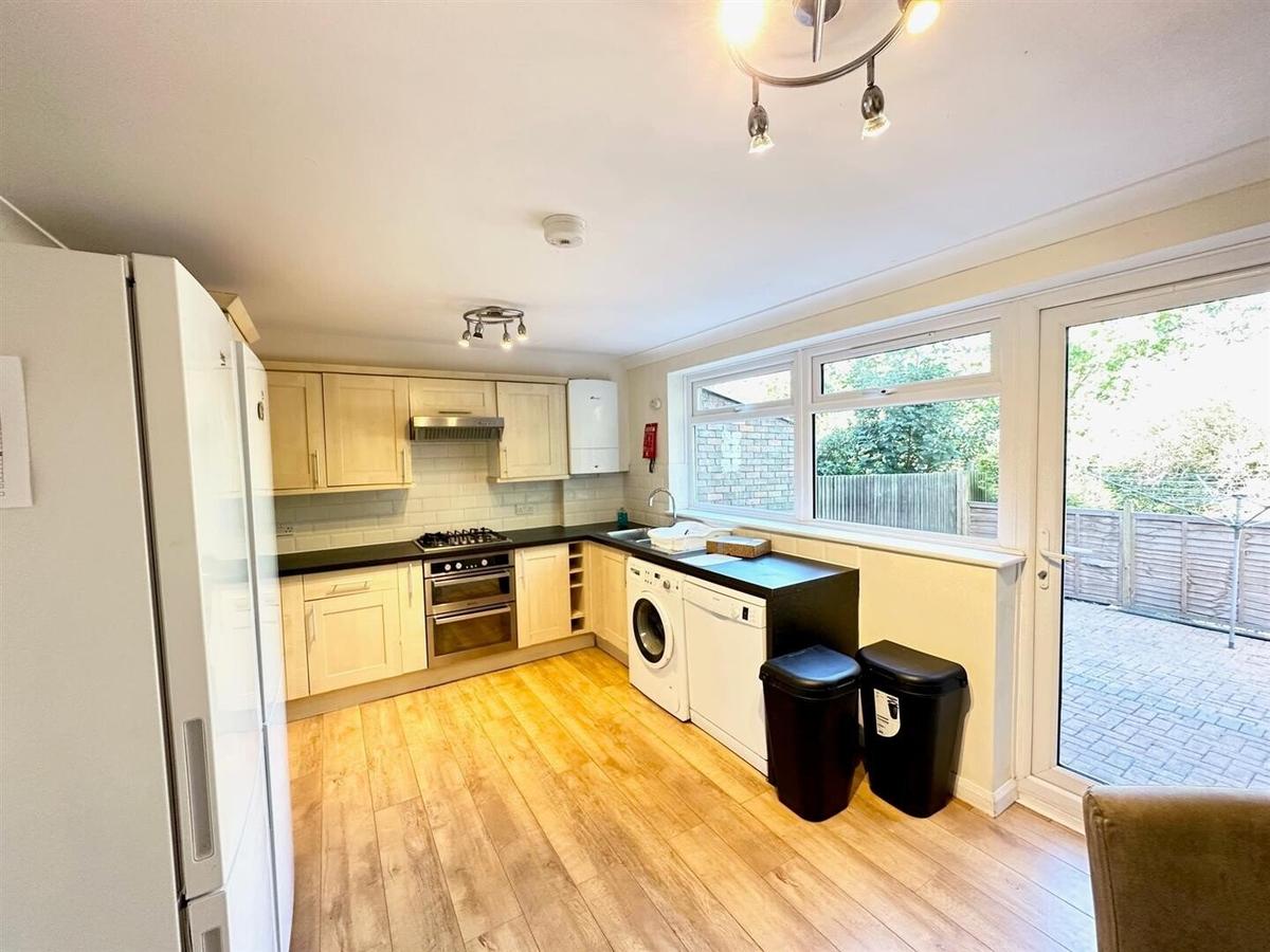 5 bedroom house for rent Braybourne Close, London, UB8 1UJ UniHomes