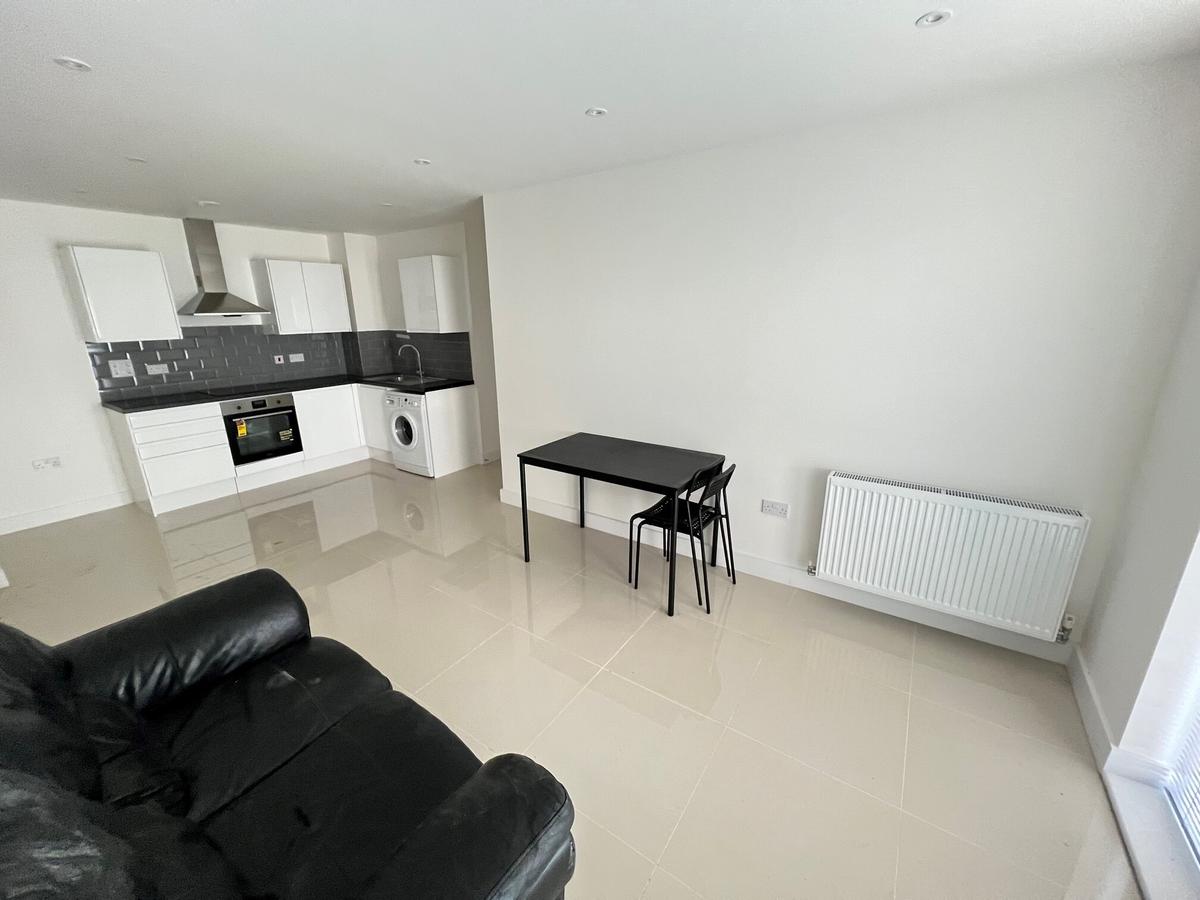 3 bedroom apartment on The Balbirs, Portswood Road, The Polygon, Southampton