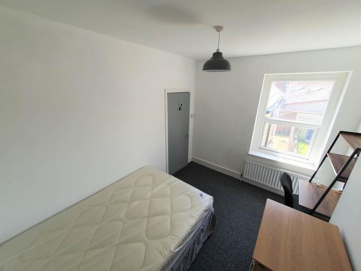 4 bedroom house for rent Llanishen Street, Cardiff, CF14 3QD UniHomes