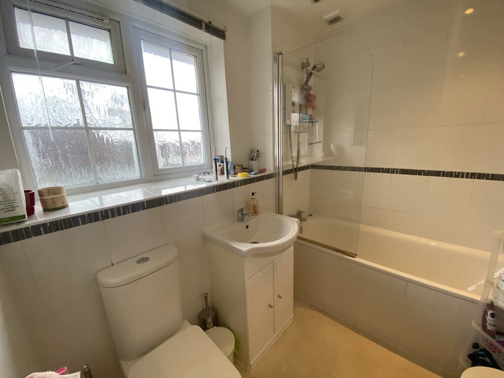 4 bedroom house for rent St. Judes Road Englefield Green Surrey, Surrey