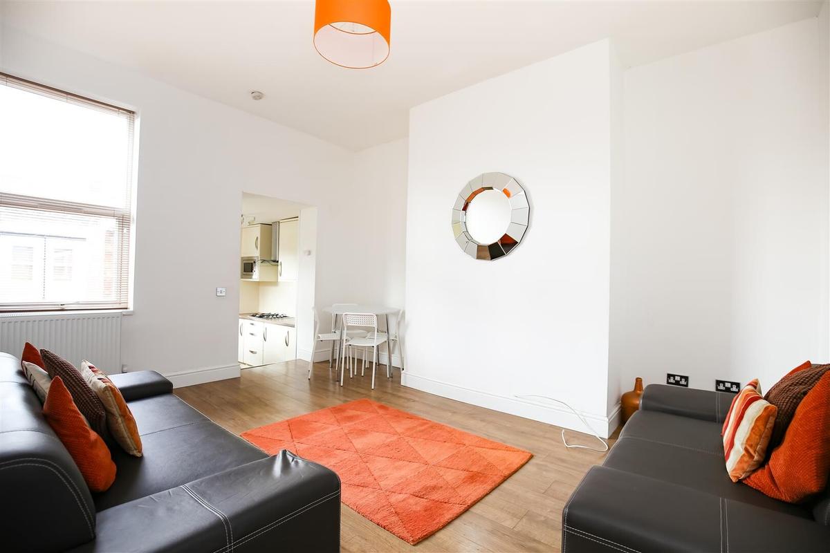 3 bedroom apartment for rent Balmoral Terrace, Newcastle, NE6 5YA