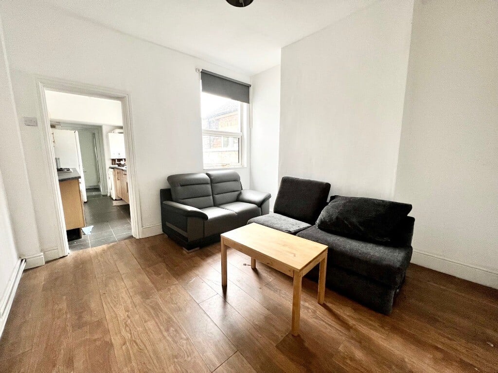 3 bedroom house for rent Thornton Road StokeonTrent, ST4 2BD UniHomes