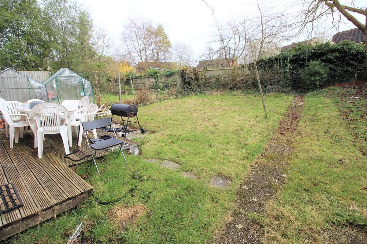 6 bedroom house for rent Keith Park Road, London, UB10 0RQ UniHomes