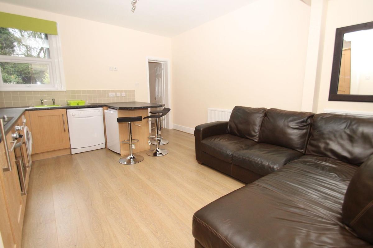 5 bedroom house on Bemister Road, Winton, Bournemouth