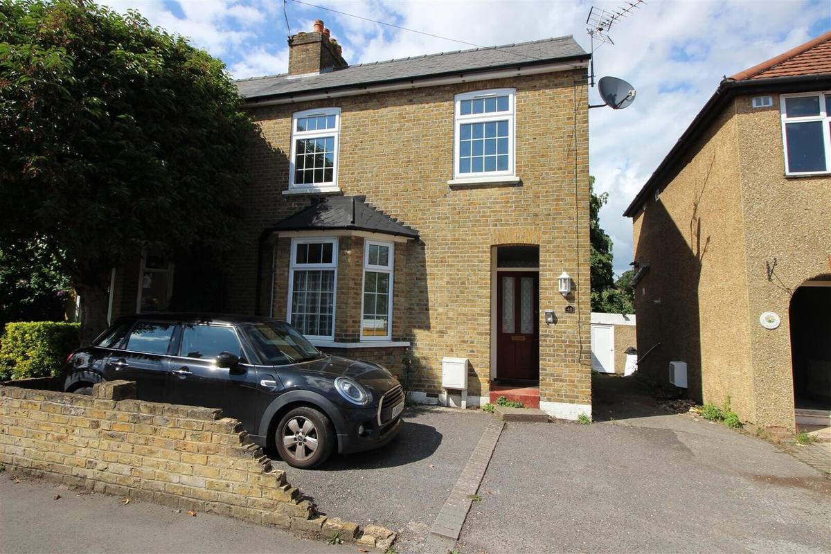 5 bedroom house for rent Chiltern View Road, London, UB8 2PF UniHomes