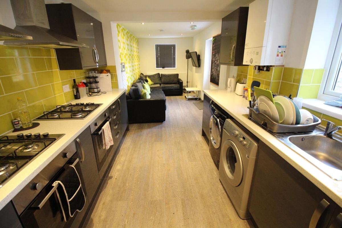 6 bedroom house on Harriet Street, Cathays, Cardiff