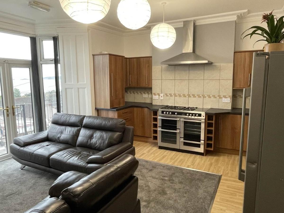 6 bedroom house on Trafalgar Place, Brynmill, Swansea