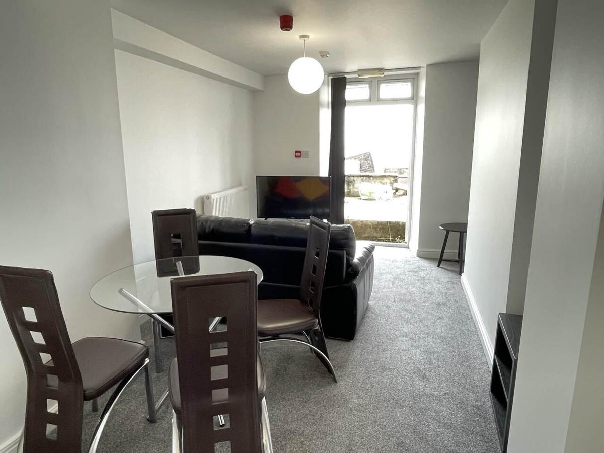 2 bedroom apartment on Trafalgar Place, Brynmill, Swansea