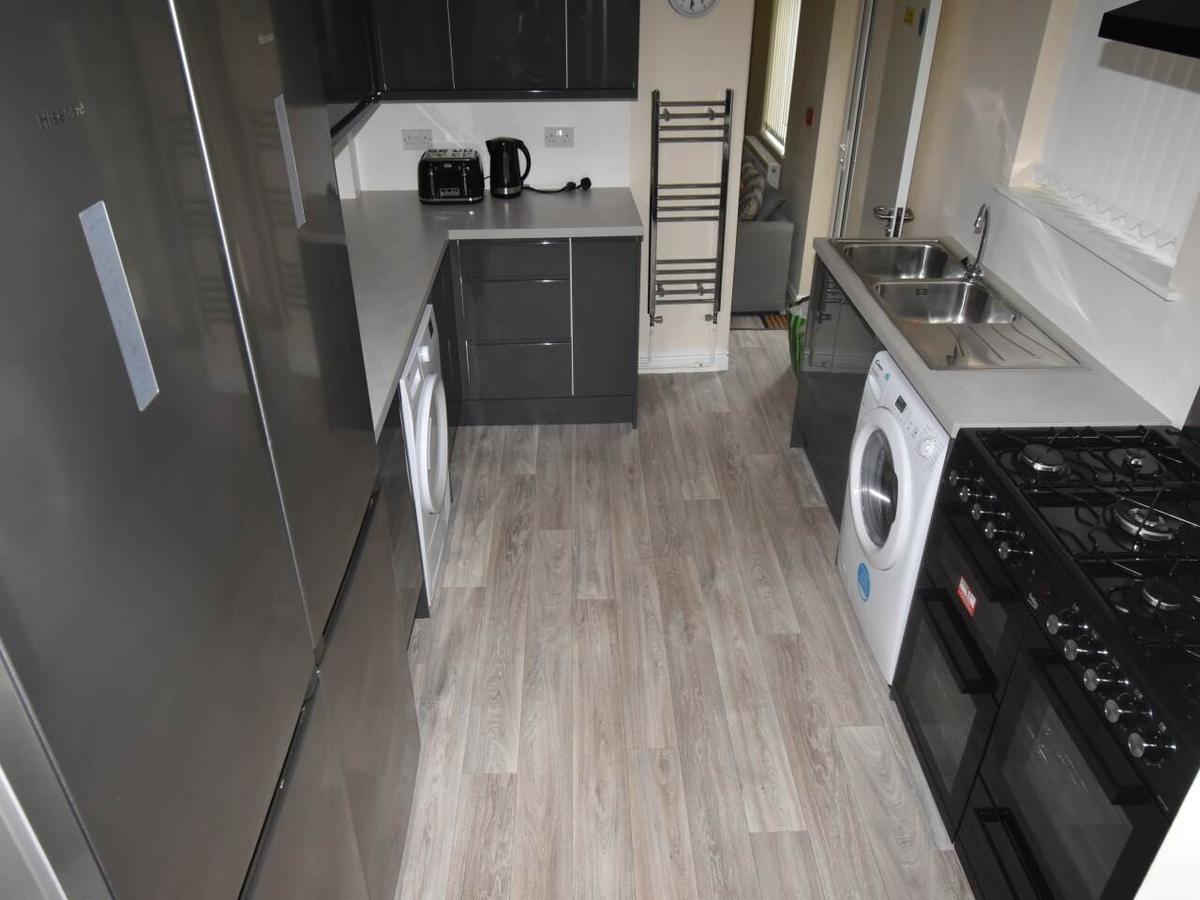 6 bedroom house on King Edward Road, Brynmill, Swansea