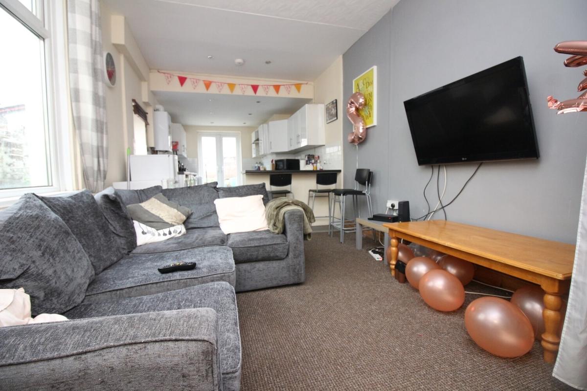 5 bedroom house for rent Llanishen Street, Cardiff, CF14 3QD UniHomes