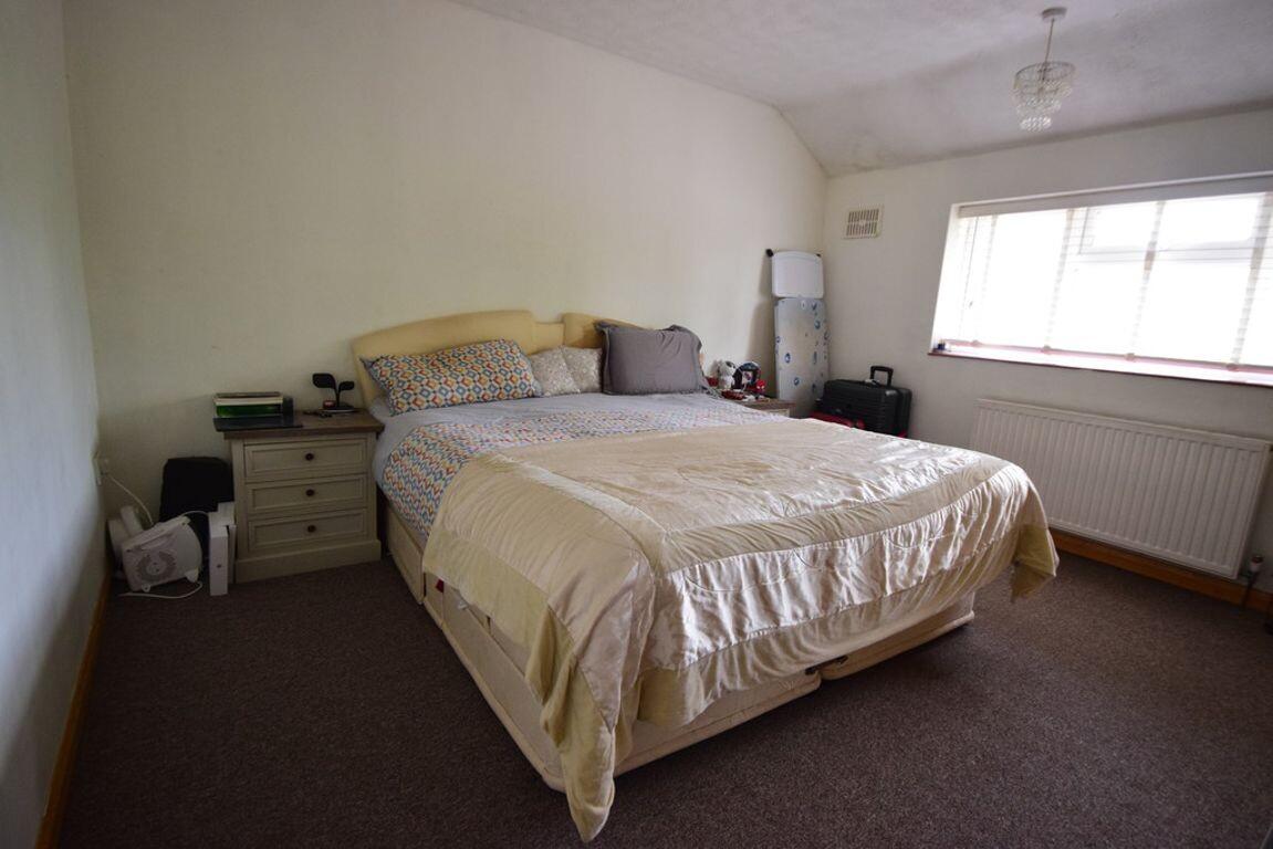 4 bedroom house for rent Lambourne Crescent, Surrey, GU21 5RQ UniHomes