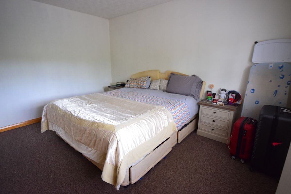 4 bedroom house for rent Lambourne Crescent, Surrey, GU21 5RQ UniHomes