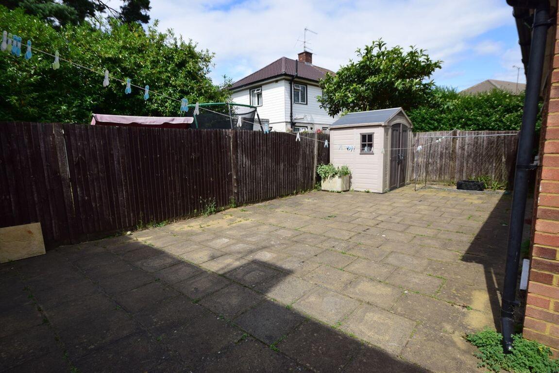 4 bedroom house for rent Lambourne Crescent, Surrey, GU21 5RQ UniHomes