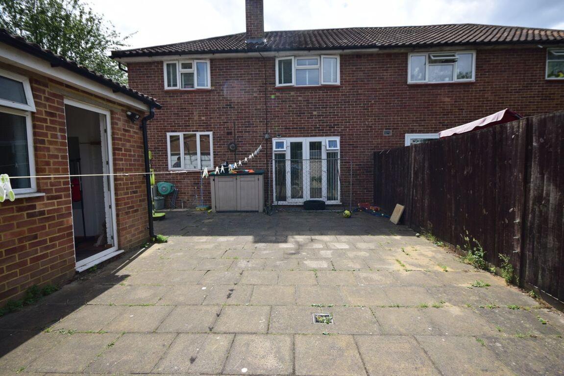 4 bedroom house for rent Lambourne Crescent, Surrey, GU21 5RQ UniHomes