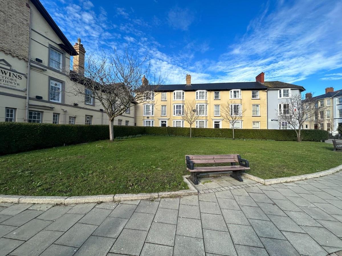 8 bedroom house for rent Queens Square, Aberystwyth, SY23 2HL UniHomes